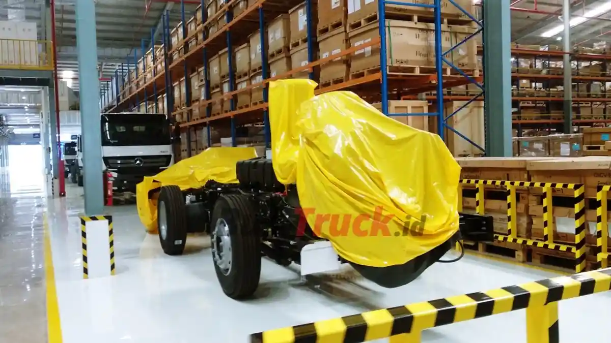 Foto - Melihat Langsung Pabrik Baru Bus-Truk Mercedes-Benz, Siap Memenuhi Target Asia Pasifik