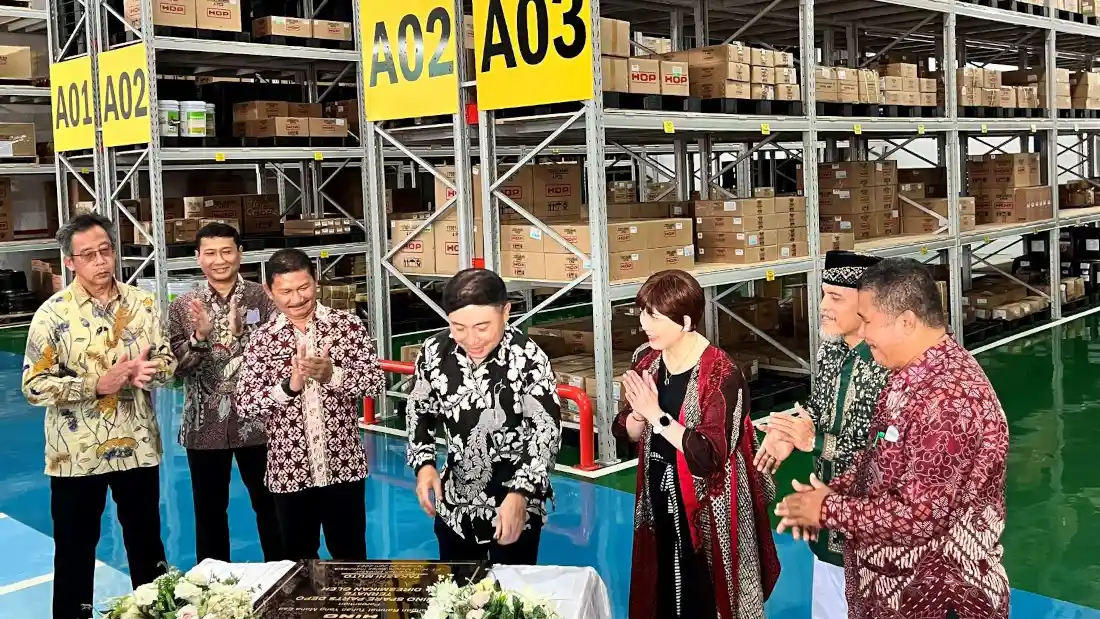 Foto - CSR Hino Sumbang Mesin J08C Seharga Rp 130 Jutaan ke SMKN 2 Ternate