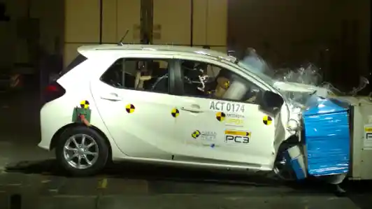 Crash Test - VIDEO: Crash Test Perodua Axia/Toyota Agya/Daihatsu Ayla (ASEAN NCAP)