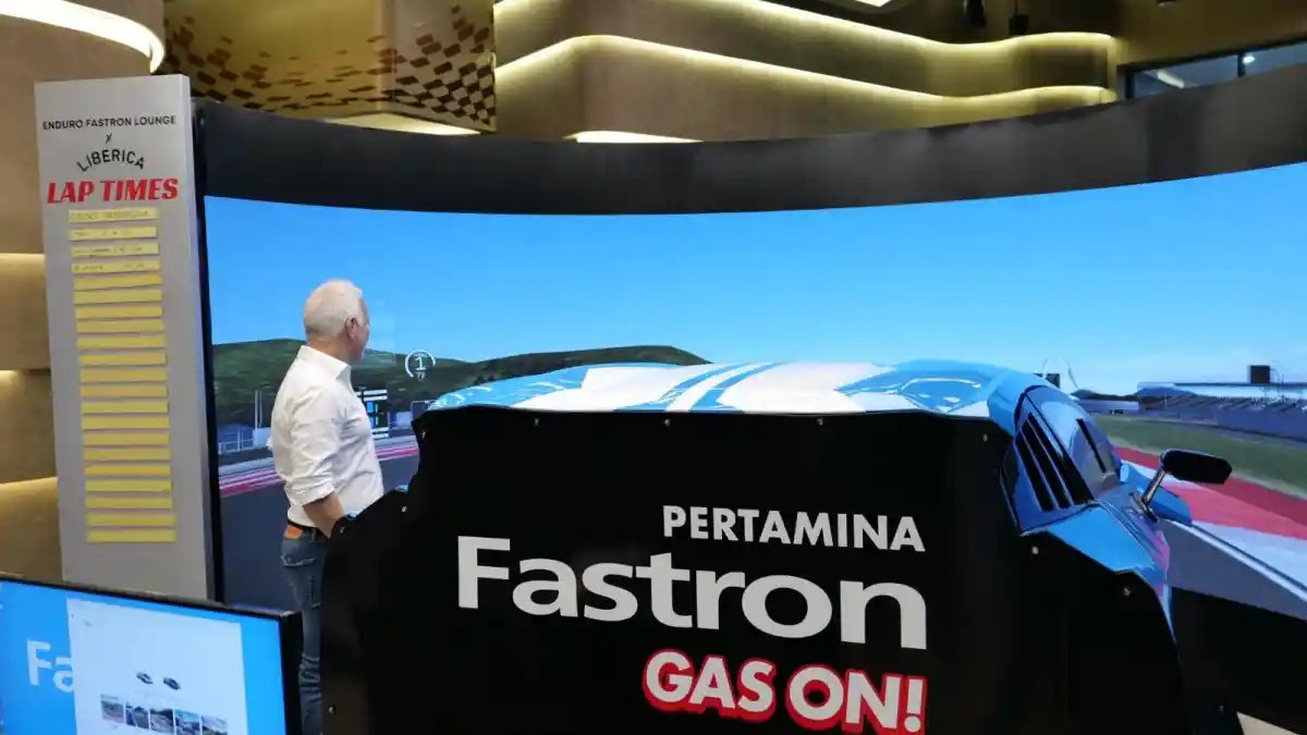 Foto - Racing Suit Bersejarah, Menandai Satu Dekade Kerja Sama Pertamina Lubricants Dengan Lamborghini