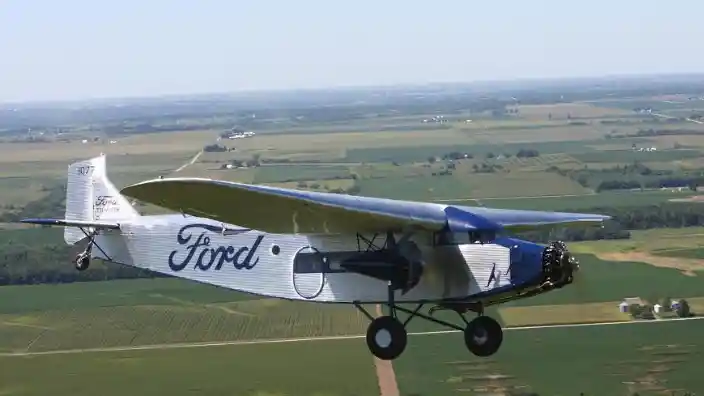 Foto - Tak Cuma Produksi Mobil, 6 Merek Ini Juga Bikin Pesawat Terbang