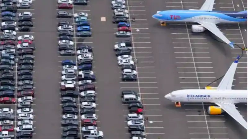 Berita - Unik! Parkiran Mobil Ini Justru Dipenuhi Oleh Pesawat Terbang