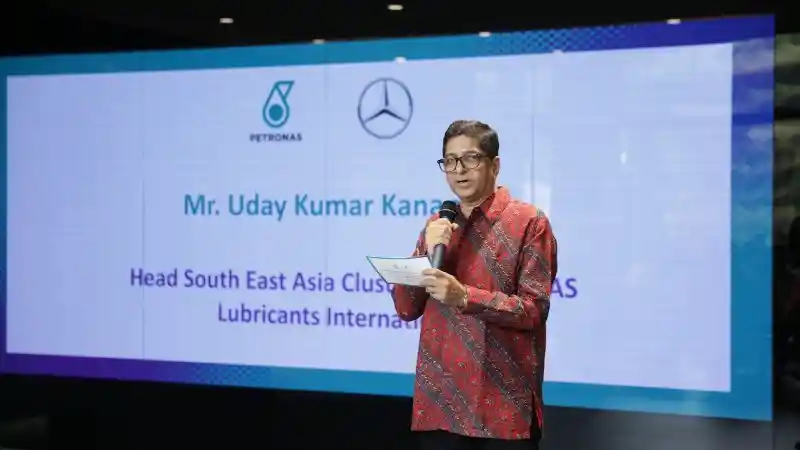 Foto - Mercedes-Benz National Service Weeks Tahun Ini Berkolaborasi Dengan Petronas, Ini Keuntungannya