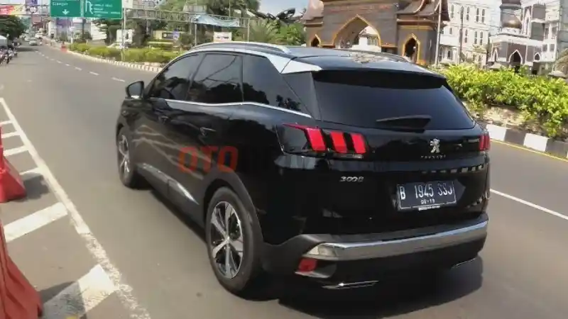 Foto - Mudik in Style 2019: Peugeot 3008 Menuju Puncak. Berapa Konsumsi BBM-nya?