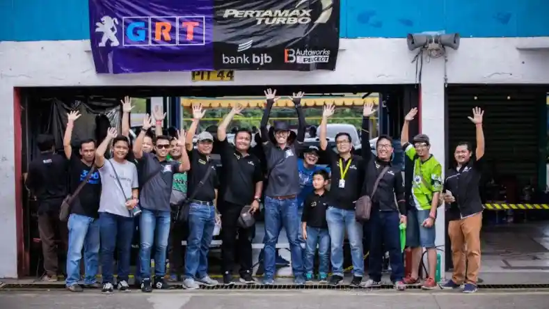 Foto - Indonesia Peugeot 306 Community Piknik Balap