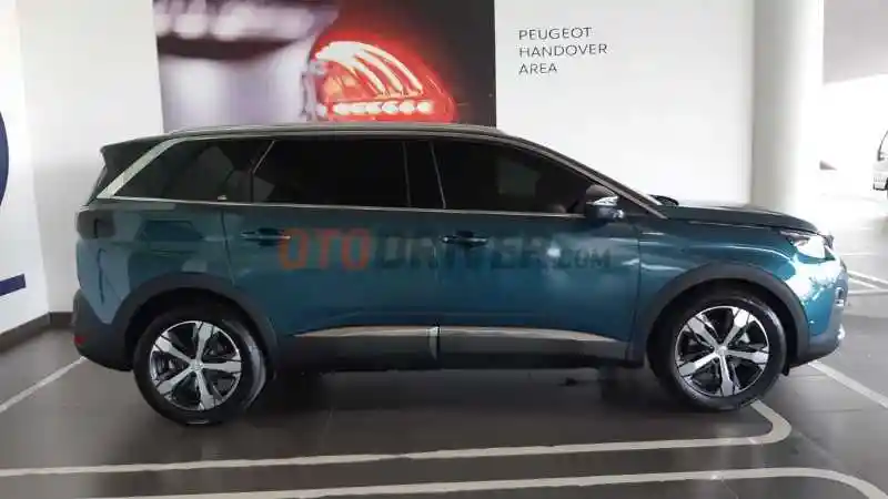 Foto - FIRST DRIVE: Peugeot 5008 GT Line 