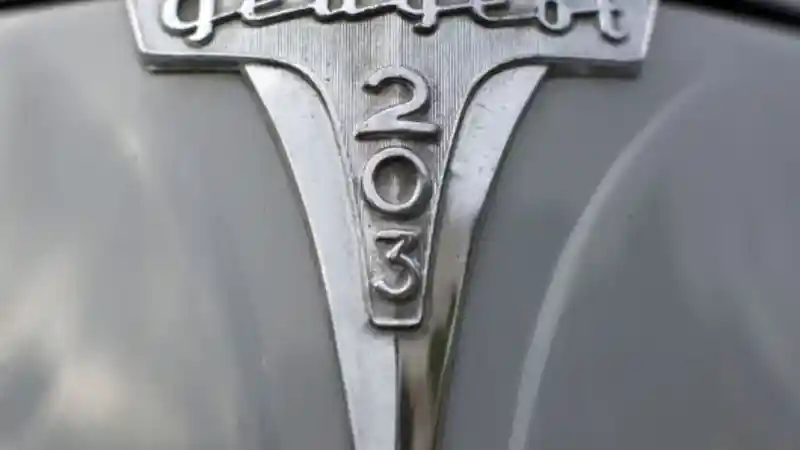 Foto - Peugeot Umumkan Logo Baru