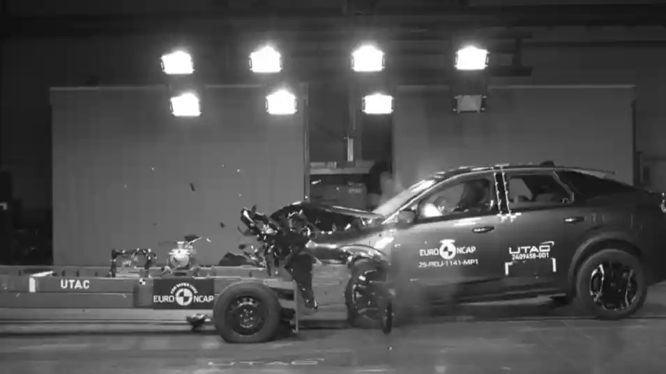 Crash Test - VIDEO: Tes Keselamatan Peugeot 5008 (Euro NCAP)