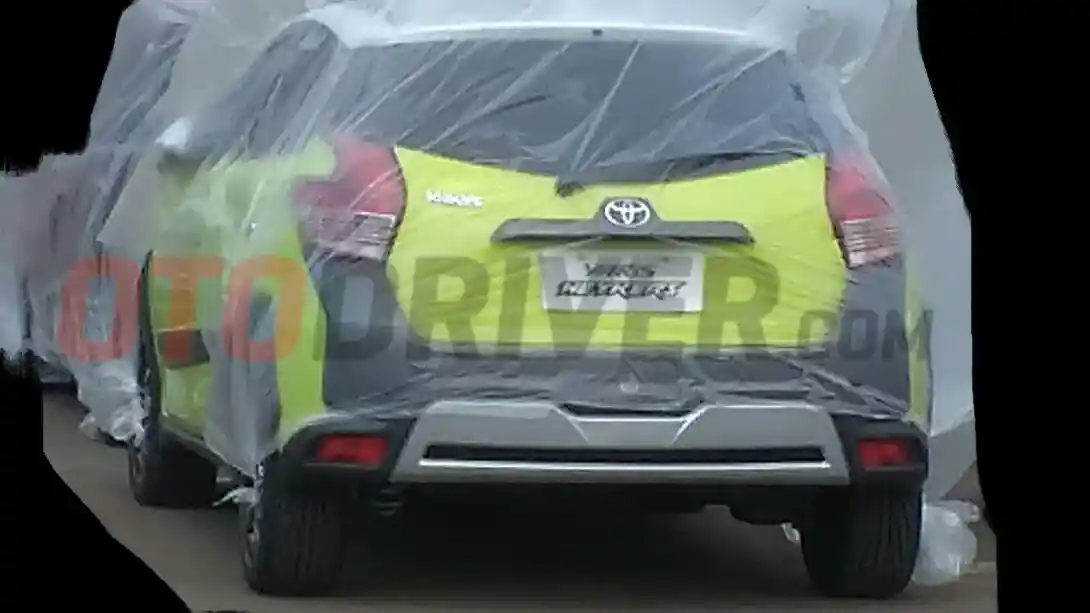 Foto - Toyota Yaris Crossover Bakal Hadir Untuk Jegal Suzuki S-Cross? Ini Buktinya