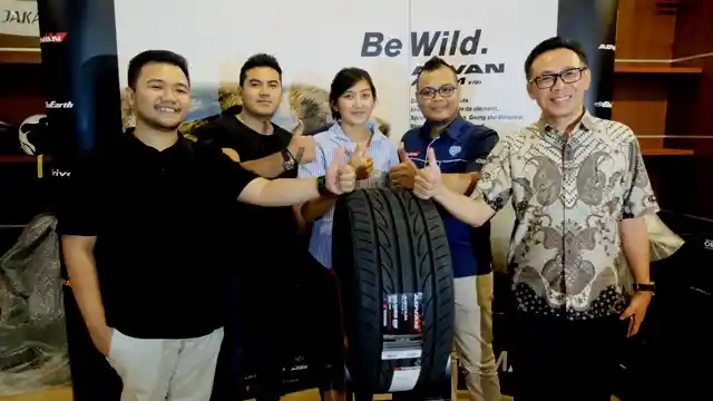 Foto - Yokohama Siap Luncurkan Ban Sport Baru Setelah Diuji Tiga Orang Indonesia Ini
