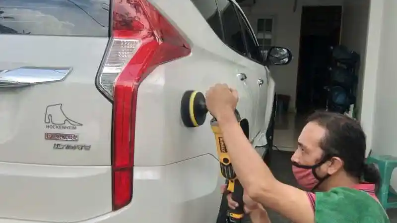 Foto - 5 Langkah Mudah Membersihkan Jamur Pada Cat Mobil