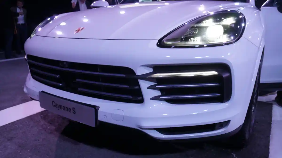 Berita - GALERI: Porsche Cayenne S (14 FOTO)