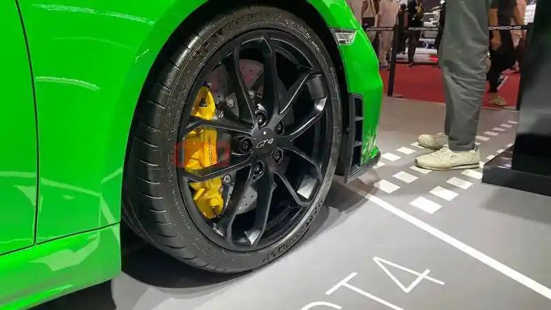 Foto - Porsche Kembali DI GIIAS 2022, 718 Cayman GT4 Jadi Pusat Perhatian