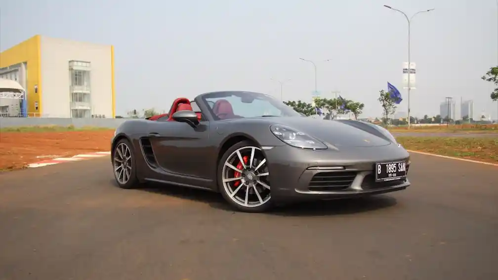 Foto - First Drive: Porsche 718 Boxster 2017