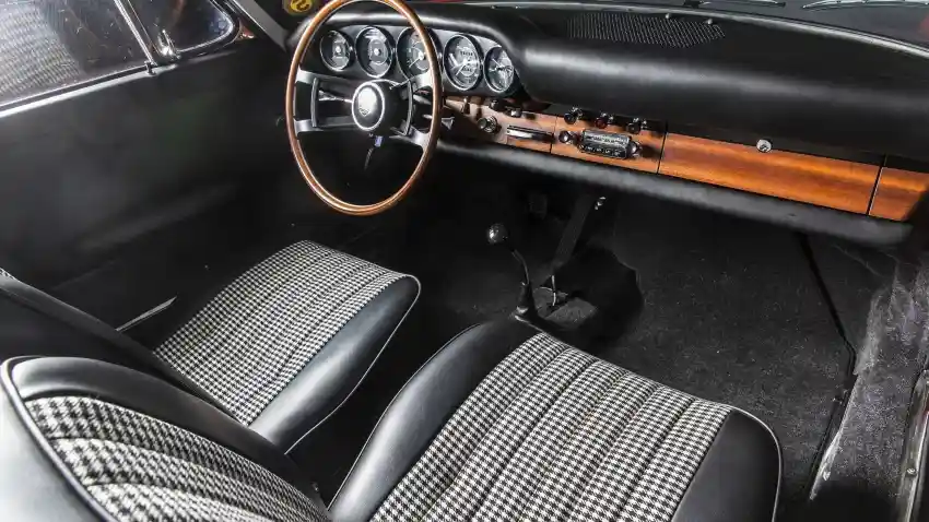 Foto - Porsche 911 Tertua Sukses Ditemukan dan Bangkit Dari Kubur