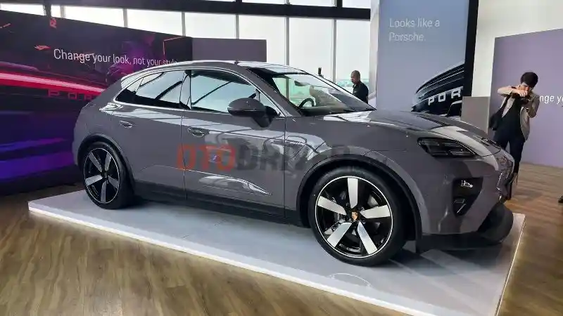 Foto - Porsche Macan EV Resmi Dihadirkan Di Indonesia 
