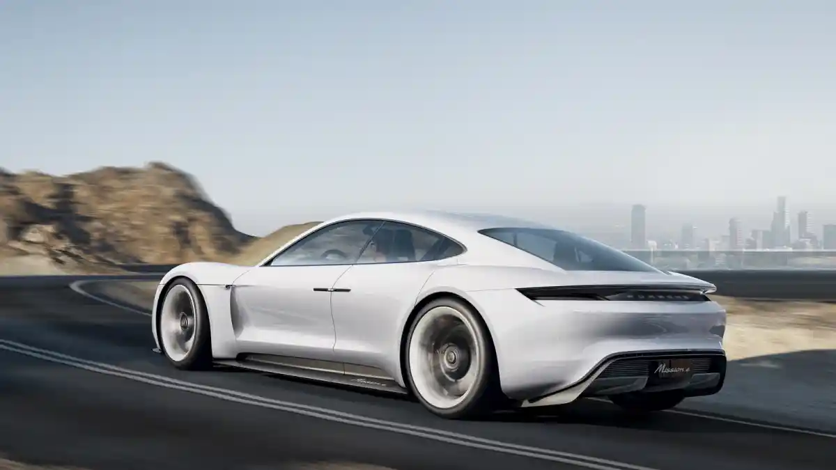Foto - Porsche Ciptakan Mobil Listrik 600 dk, Charge Hanya 15 Menit. Plus Video