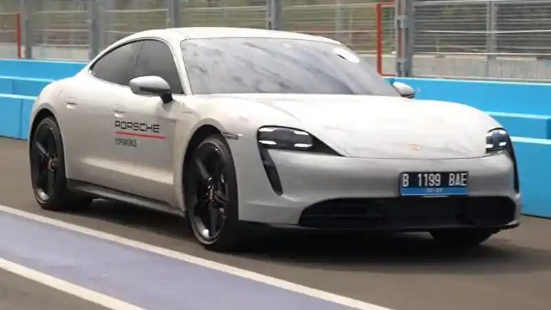 Berita - Mirip Bunyi Mesin Bensin, Suara Mobil Listrik Porsche Ditolak
