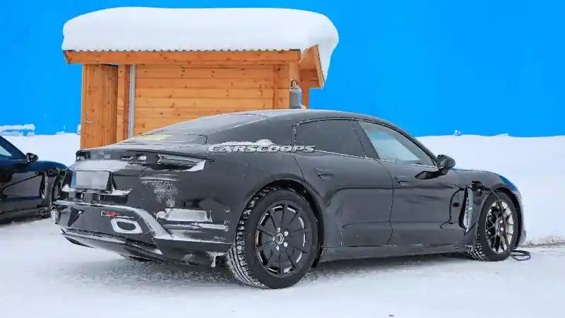 Foto - Porsche Taycan Siap Saingan Dengan Tesla Model S