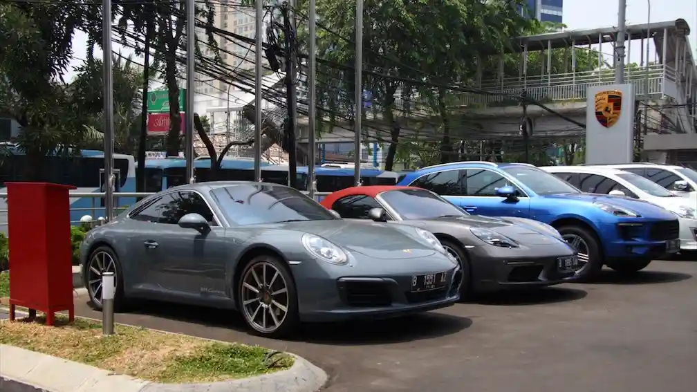 Foto - Porsche Bisa Diandalkan di Padatnya Perkotaan Indonesia?