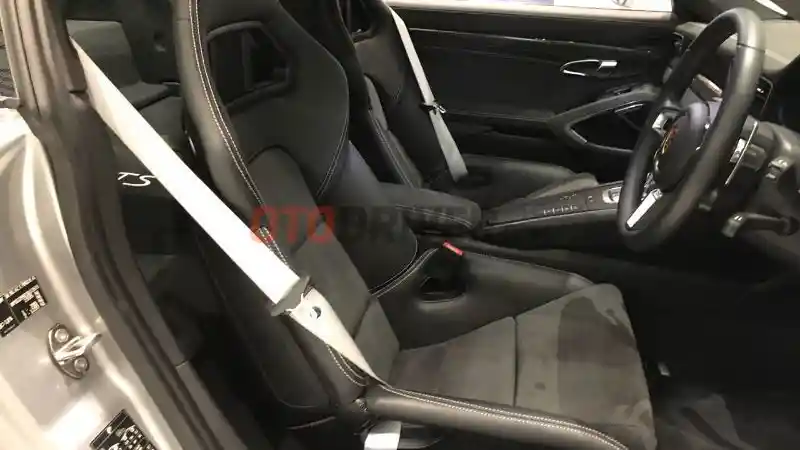 Foto - Porsche Mungkinkan Konsumennya Personalisasi Tiap Mobil Dibeli