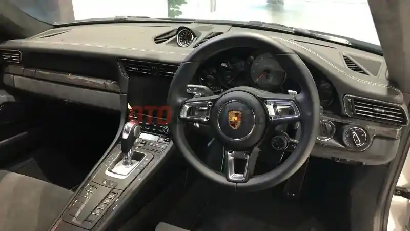 Foto - Porsche Mungkinkan Konsumennya Personalisasi Tiap Mobil Dibeli