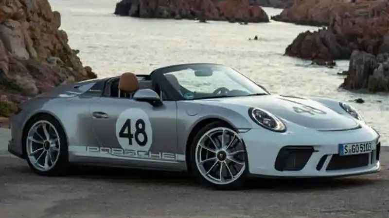 Foto - Porsche 911 Speedster Dilelang Untuk Tangani Covid-19