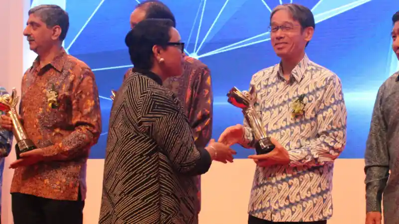 Foto - Daihatsu-Toyota-Suzuki Rajin Ekspor Sampai Diganjar Penghargaan Dari Pemerintah Indonesia