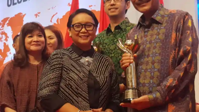 Foto - Daihatsu-Toyota-Suzuki Rajin Ekspor Sampai Diganjar Penghargaan Dari Pemerintah Indonesia