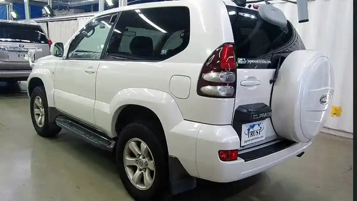 Foto - Privacy Glass, Kaca Gelap Bawaan Pabrik Yang Bikin Tampilan Mobil Lebih Keren