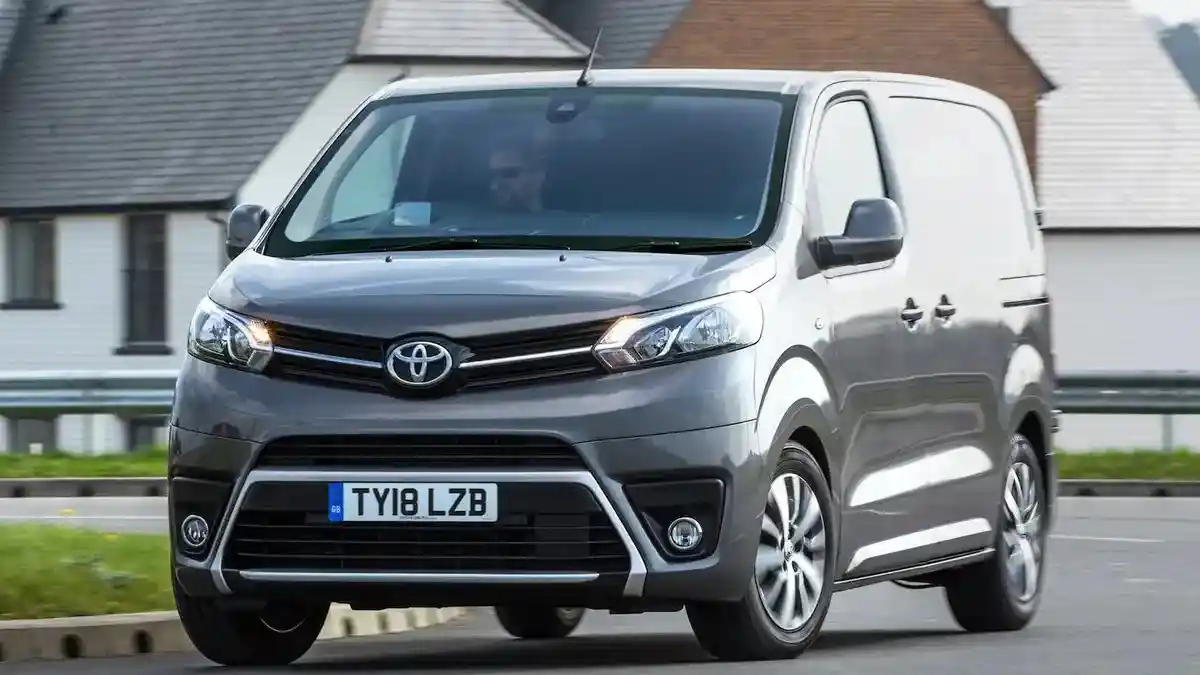 Foto - Toyota ProAce: Bukan Buatan Toyota?