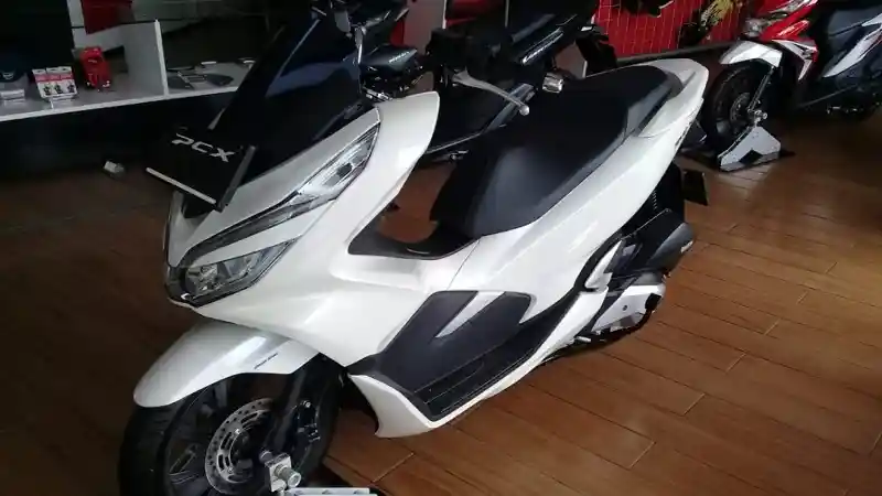 Foto - Stok Sienta Buatan 2018 Dijual Dengan Bonus Honda PCX!
