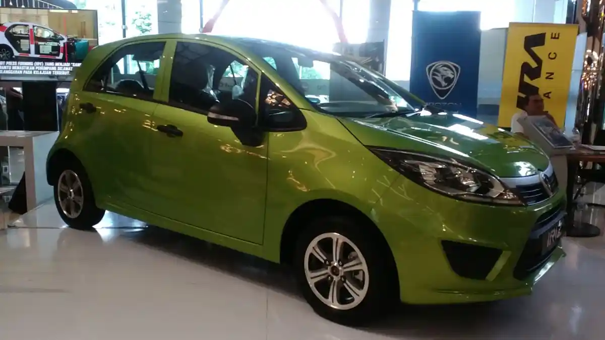 Foto - Proton Iriz 1.300 CC Resmi Dijual, Termurah Rp 175,25 Juta 