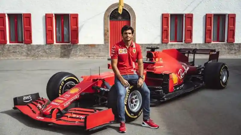 Berita - Ferrari Bakal Gunakan Baju dan Sepatu Balap Puma Hingga Tahun Depan