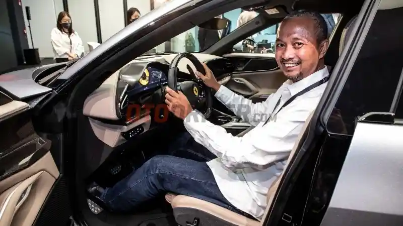Foto - Ferrari Purosangue Meluncur, Kami Menyaksikan Langsung