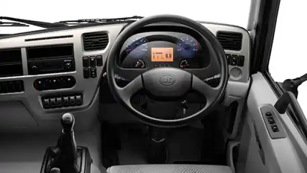 Foto - Desain Truk UD Trucks Masa Kini: Smart and Modern