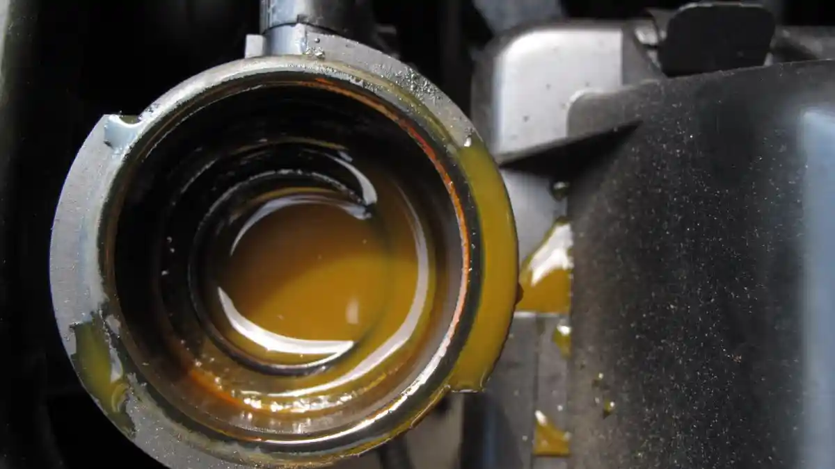 Tips - Jenis Air Yang Paling Baik Untuk Radiator Mobil Anda