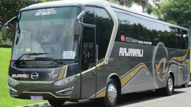 Foto - Karoseri Laksana 2024: Goodbye SR2!