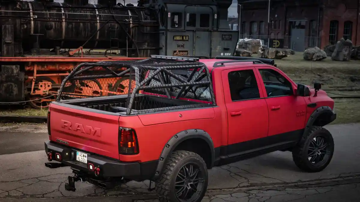 Foto - Cara Unik Orang Jerman Memodifikasi Pikap Amerika