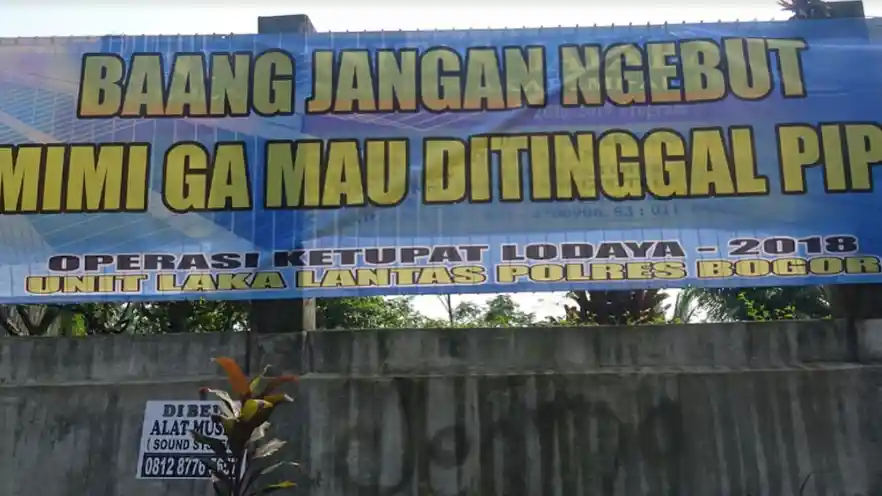 Foto - Poster-poster Lucu Penekan Tingkat Kecelakaan Mudik Disebar di Bogor