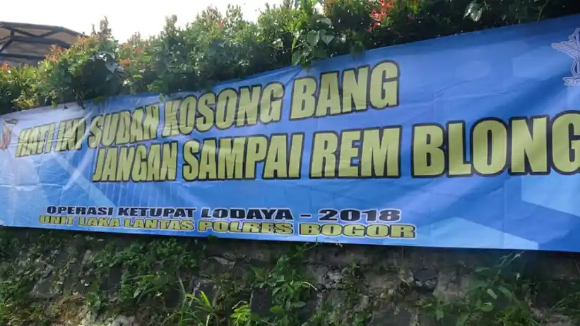 Foto - Poster-poster Lucu Penekan Tingkat Kecelakaan Mudik Disebar di Bogor