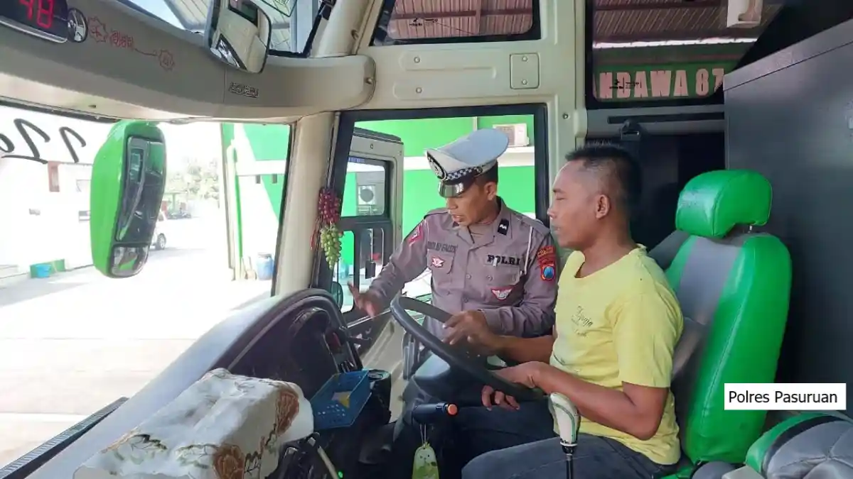 Berita - Satlantas Polres Pasuruan: Pastikan Kondisi Supir Bus Pariwisata