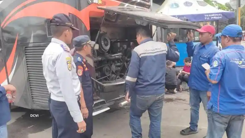 Foto - Dishub Jakbar Sediakan 2.250 Seat Mudik Gratis Naik Bus