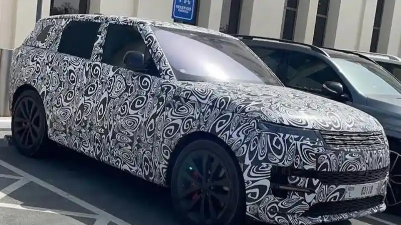 Foto - Range Rover SVR Segera Meluncur, Tenaganya Jadi Jauh Lebih Buas