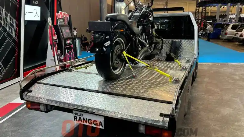 Foto - Melihat Hilux Rangga Towing Car Modifikasi Yang Mencuri Perhatian di IMX 2024