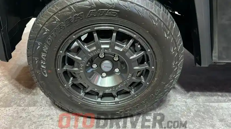 Foto - Melihat Hilux Rangga Towing Car Modifikasi Yang Mencuri Perhatian di IMX 2024