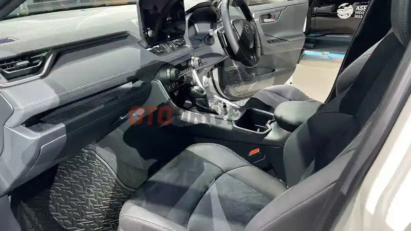 Foto - Kapan RAV4 PHEV Dijual di Indonesia? Ini Jawaban Dari Toyota