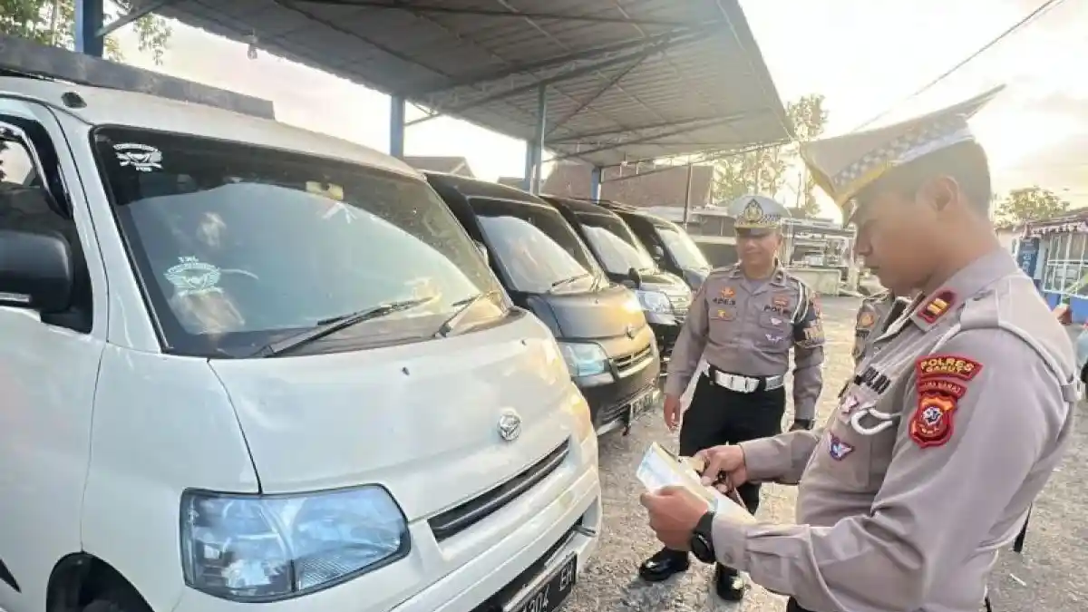 Berita - Polres Garut Sita ‘Travel’ Ilegal