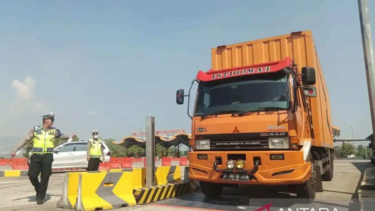 Berita - Razia Beban Truk Di Tol Cipali Dengan Bantuan Teknologi