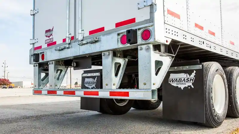 Foto - Truk Seharusnya Diwajibkan Pasang Perisai Belakang Sebagai Standar